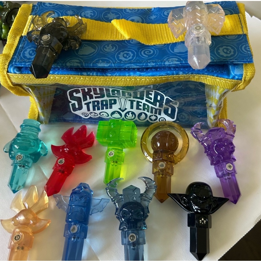 Set of Skylanders Traps with carrying case
